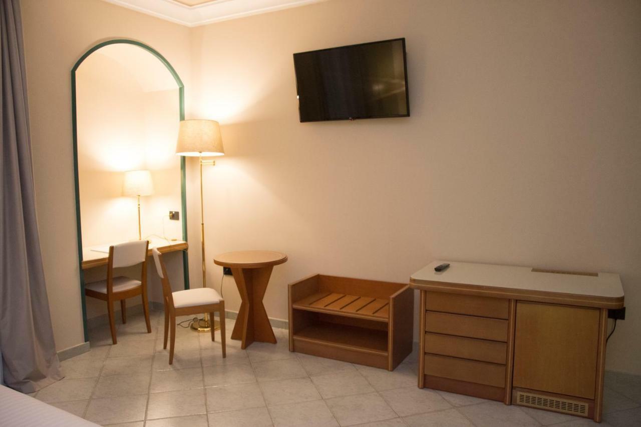Hotel Commercio บัตตีปาลเลีย ภายนอก รูปภาพ
